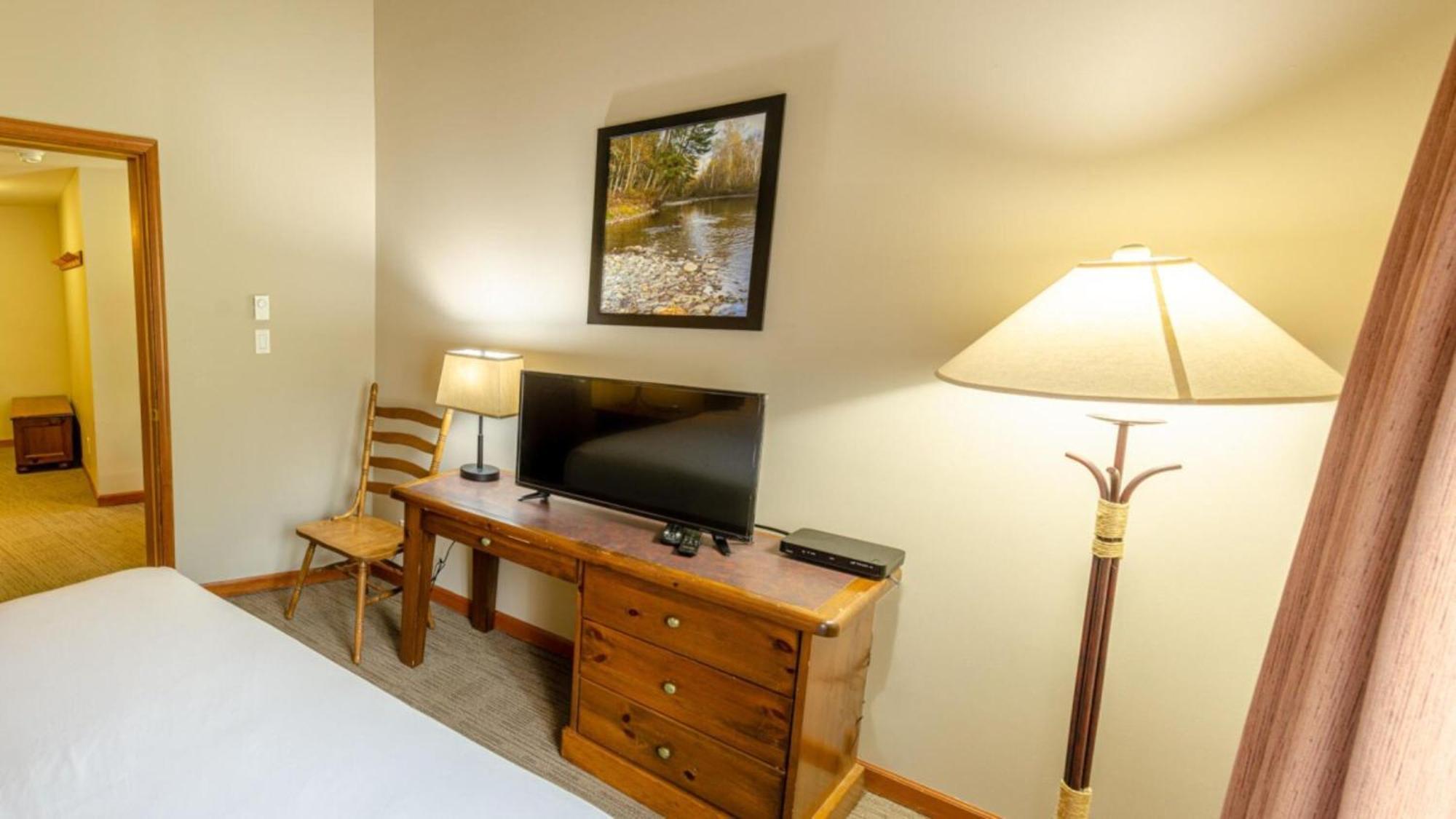 Cahilty Lodge Sun Peaks Room photo