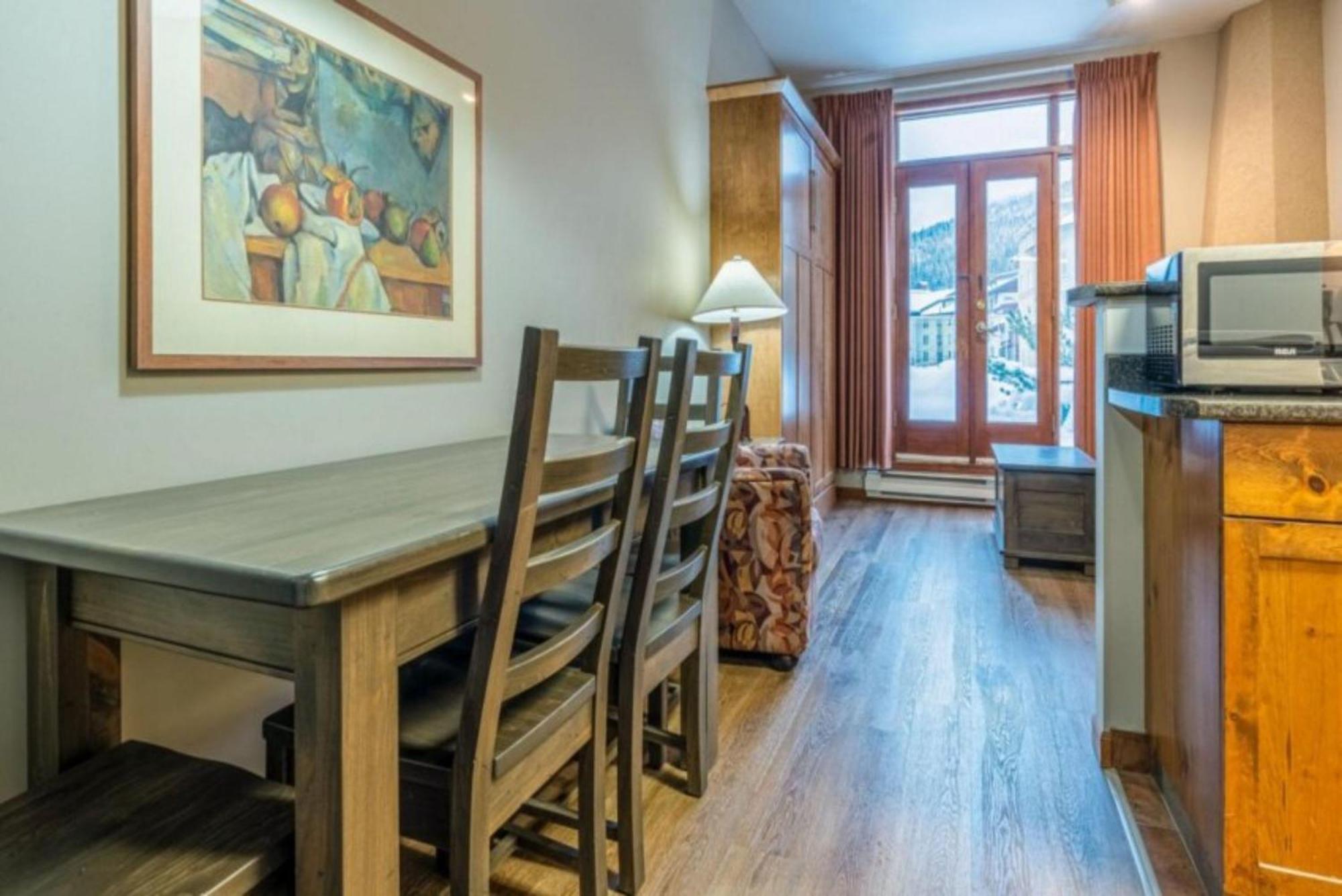 Cahilty Lodge Sun Peaks Exterior photo